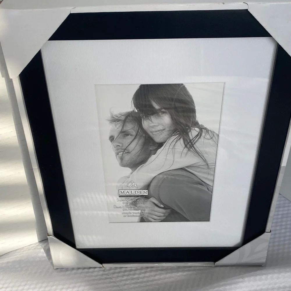 Malden Black and White 5 x 7 W/Matt  8 x 10 Vertical or horizontal Photo Frame